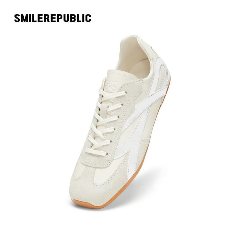Fouette White Square Toed Side Bow Mark Training Shoes